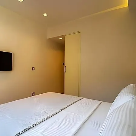 Hotel Rooms365 *